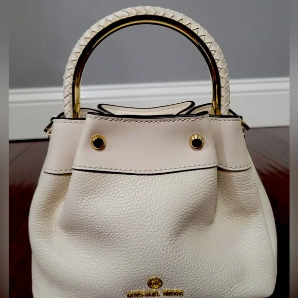 Michael Kors Small Ring Bucket-shoulder strap Light Cream with Gold Accents NWOT - Picture 1 of 11